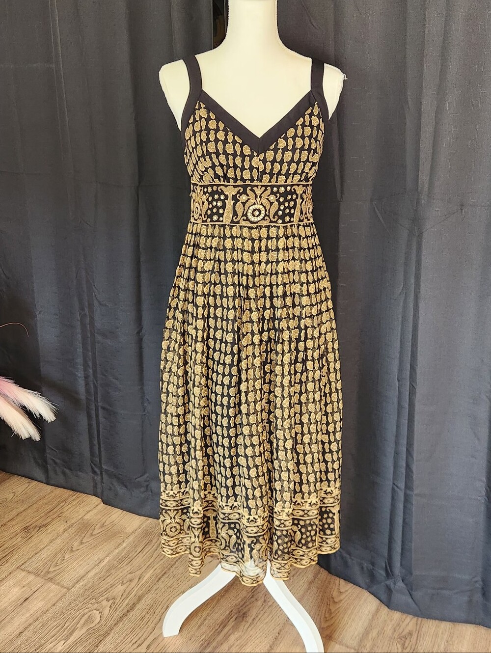 Robbie Bee Black and Gold V-Neck Printed Midi Dress